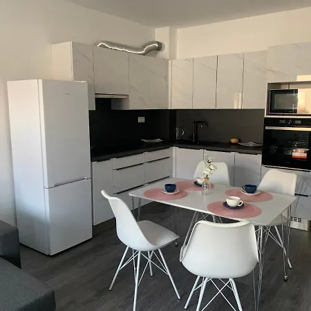 Soukromy 2+kk S Balkonem A Parkovanim *
