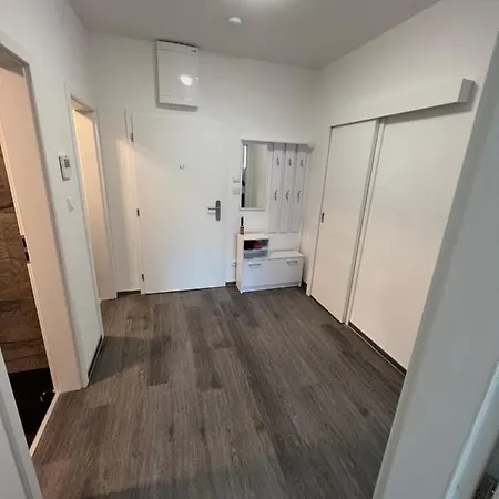 Soukromy 2+kk S Balkonem A Parkovanim * Znojmo