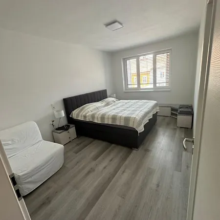 Apartment Soukromy 2+kk S Balkonem A Parkovanim