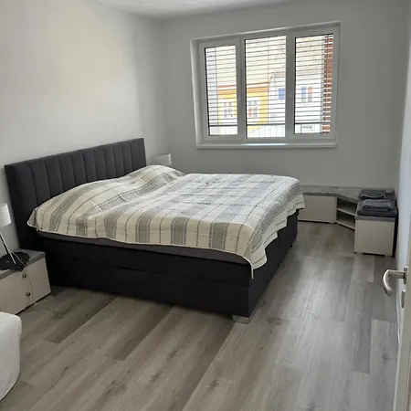 Lejlighed Soukromy 2+kk S Balkonem A Parkovanim *