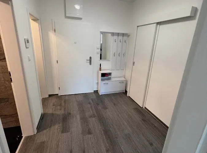 Soukromý 2+kk S Balkónem A Parkováním * Znojmo