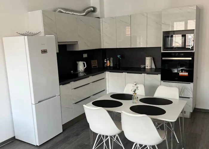 Soukromý 2+kk S Balkónem A Parkováním Apartamento *