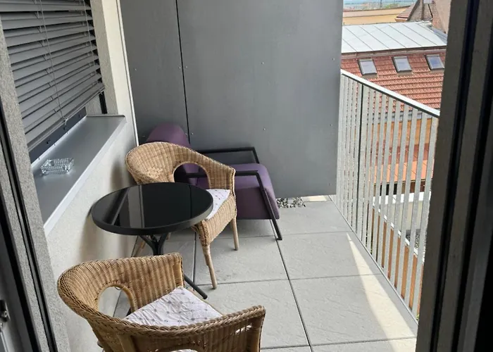 Soukromý 2+kk S Balkónem A Parkováním * Znojmo